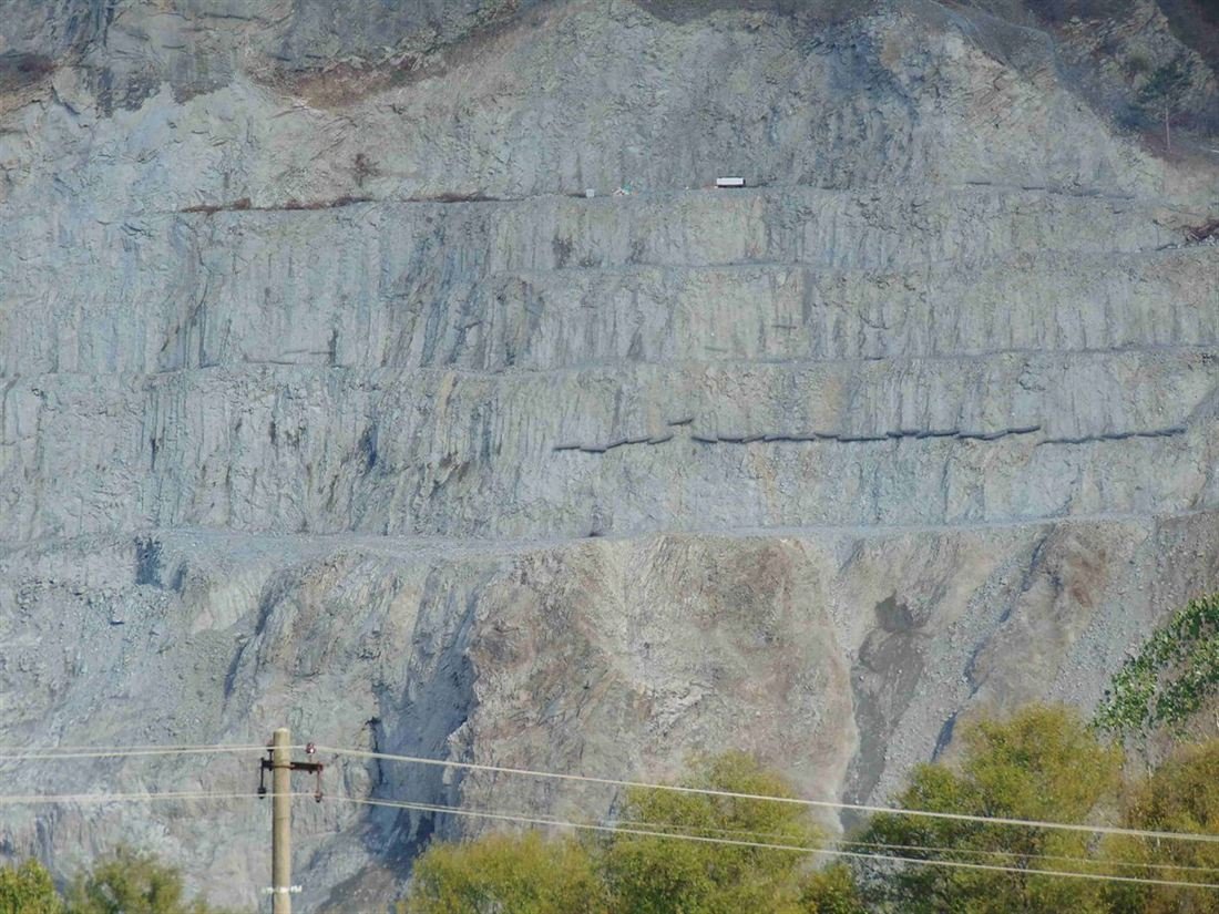 Formirane etaže na krečnjačkom kamenolomu